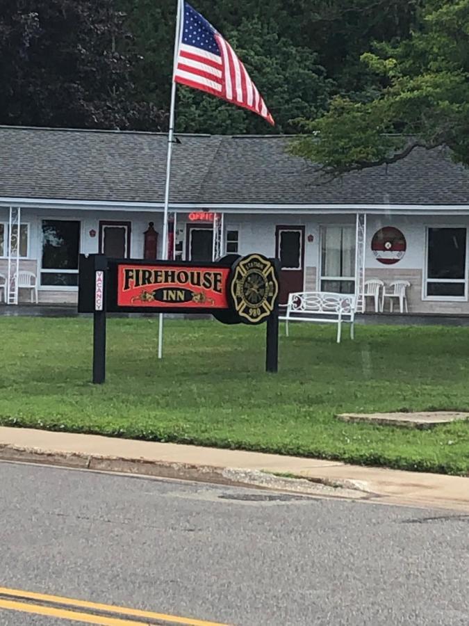 Firehouse Inn Saint Ignace Exteriör bild