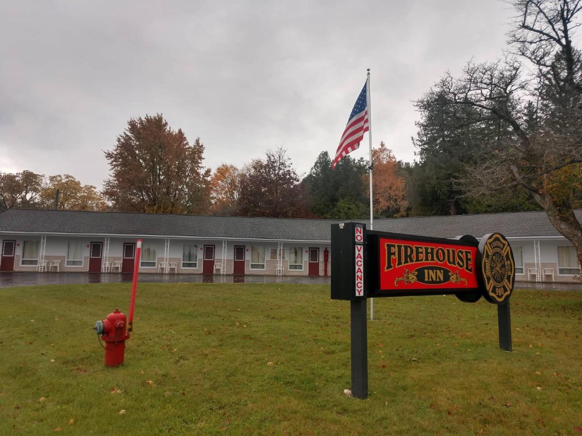 Firehouse Inn Saint Ignace Exteriör bild